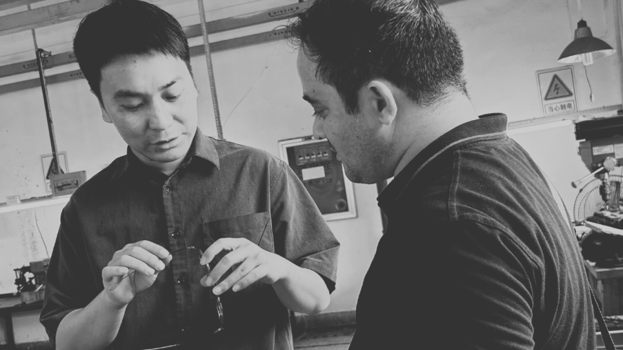 eyefiy ceo explain show new eyewear product to client